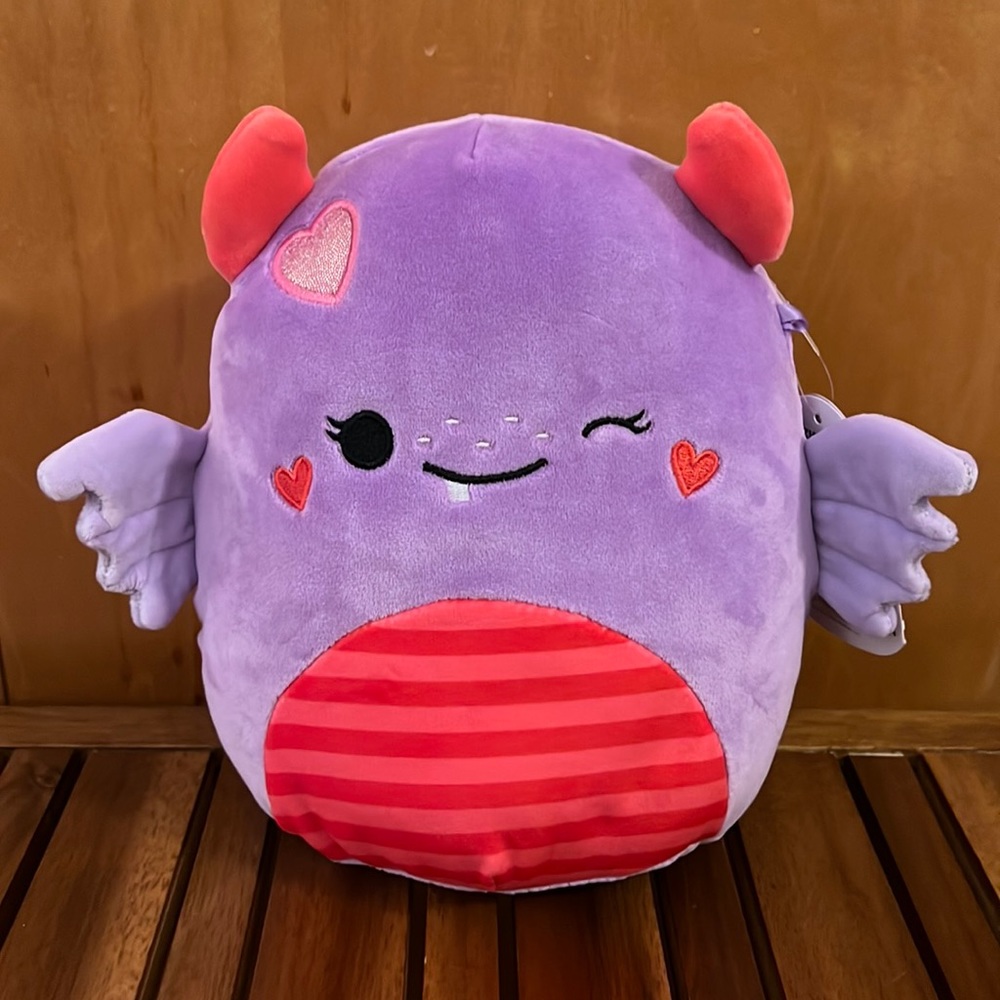 🛍️ NWT 8” Atwater the Monster Alien Valentine’s Day edition Squishmallow heart - Picture 1 of 7